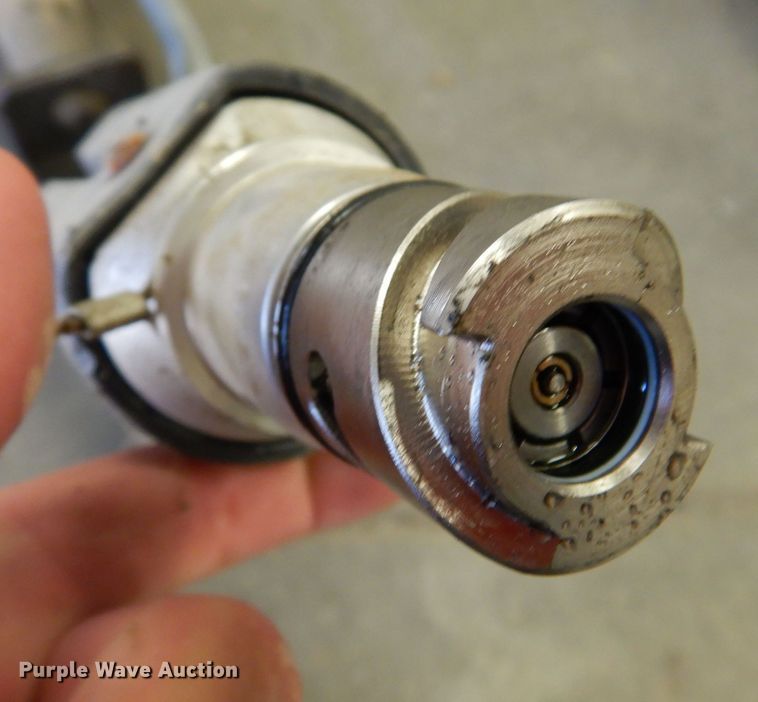 image for item KP9285 (2) hydraulic rams