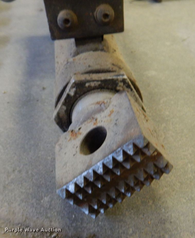 image for item KP9285 (2) hydraulic rams