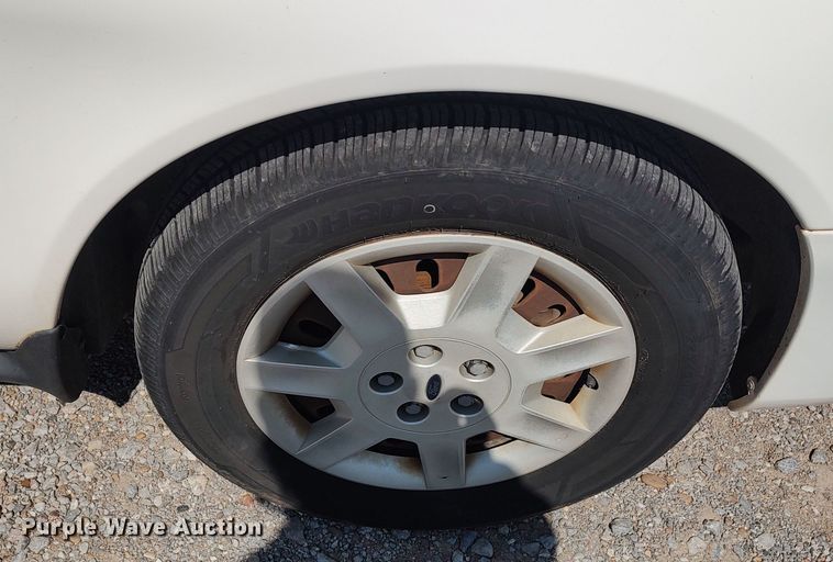 image for item LK9239 2007 Ford Taurus