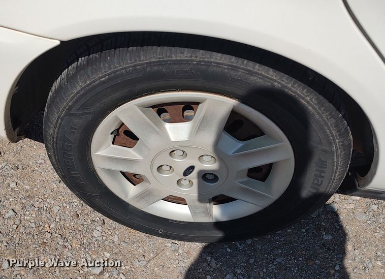 image for item LK9239 2007 Ford Taurus