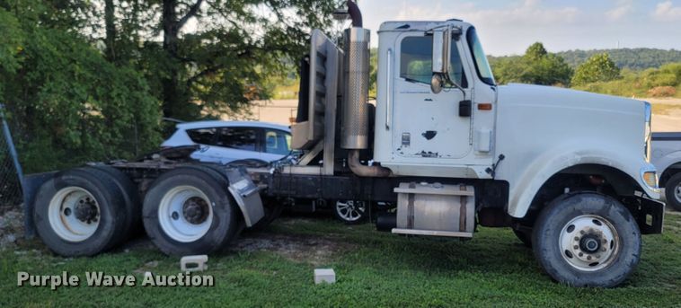 image for item LM9721 2005 International 5900i  semi truck