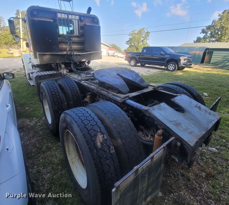 image for item LM9721 2005 International 5900i  semi truck