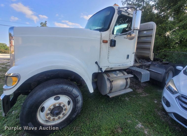 image for item LM9721 2005 International 5900i  semi truck