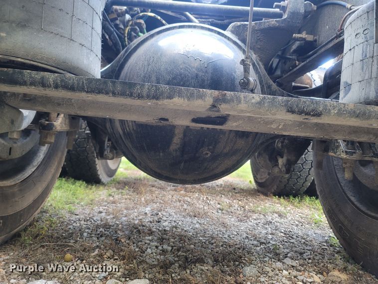 image for item LM9721 2005 International 5900i  semi truck