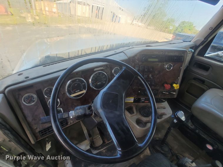 image for item LM9721 2005 International 5900i  semi truck