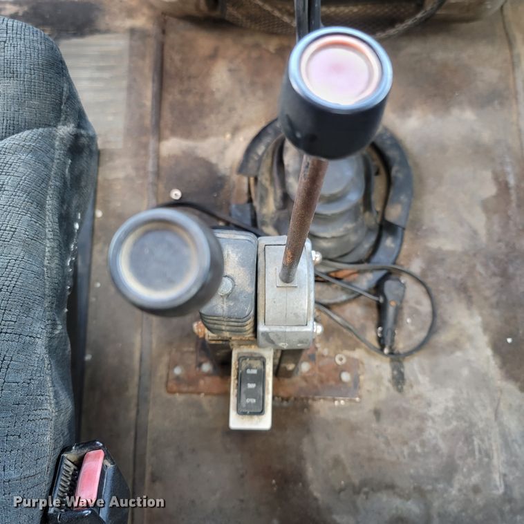 image for item LM9721 2005 International 5900i  semi truck