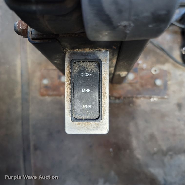 image for item LM9721 2005 International 5900i  semi truck