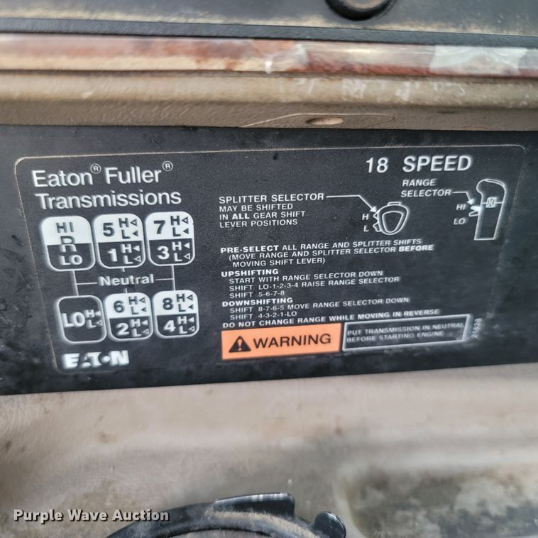 image for item LM9721 2005 International 5900i  semi truck