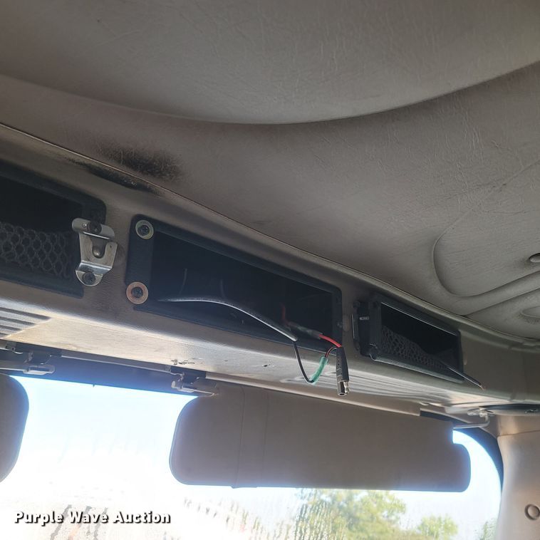 image for item LM9721 2005 International 5900i  semi truck