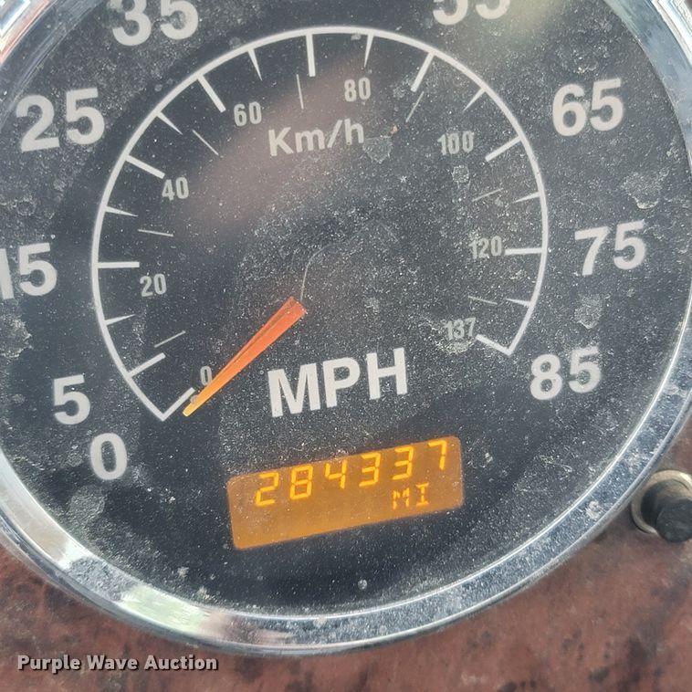 image for item LM9721 2005 International 5900i  semi truck