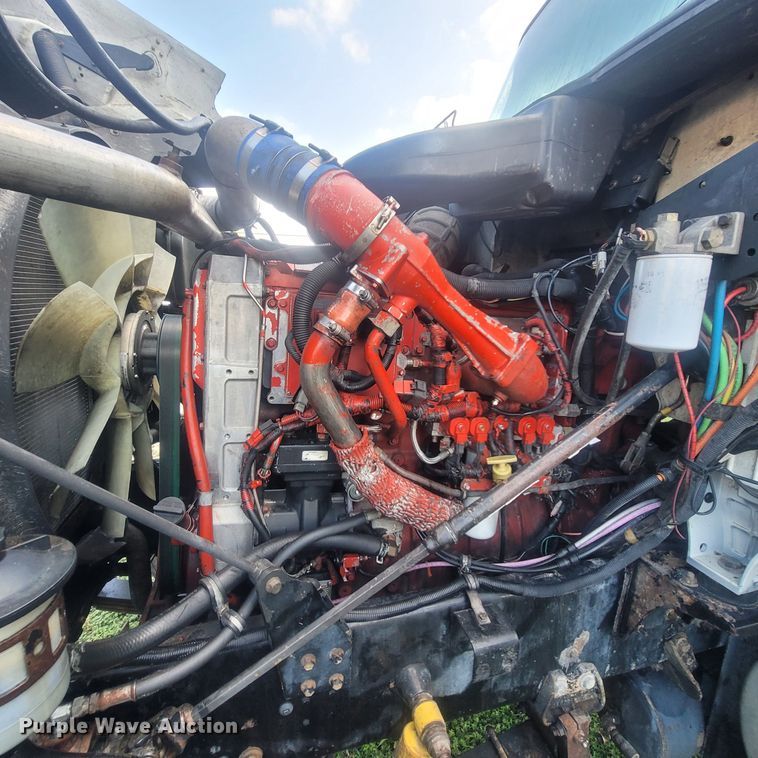 image for item LM9721 2005 International 5900i  semi truck