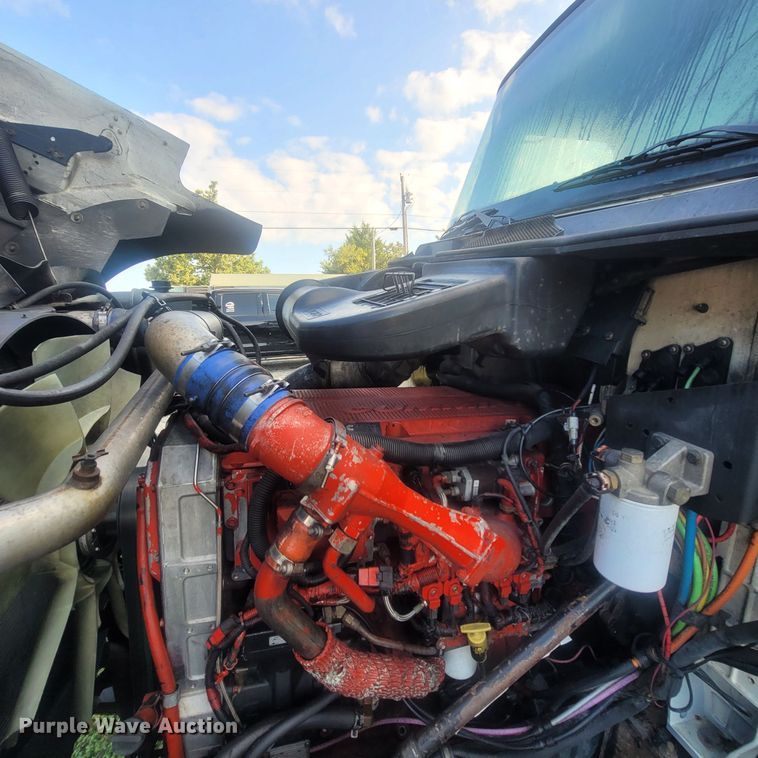 image for item LM9721 2005 International 5900i  semi truck