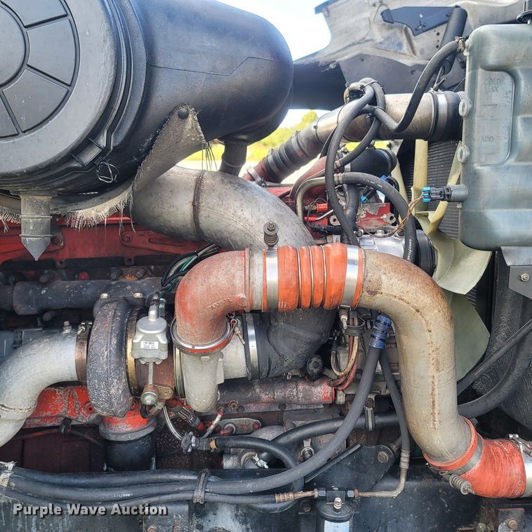 image for item LM9721 2005 International 5900i  semi truck