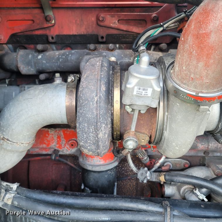 image for item LM9721 2005 International 5900i  semi truck