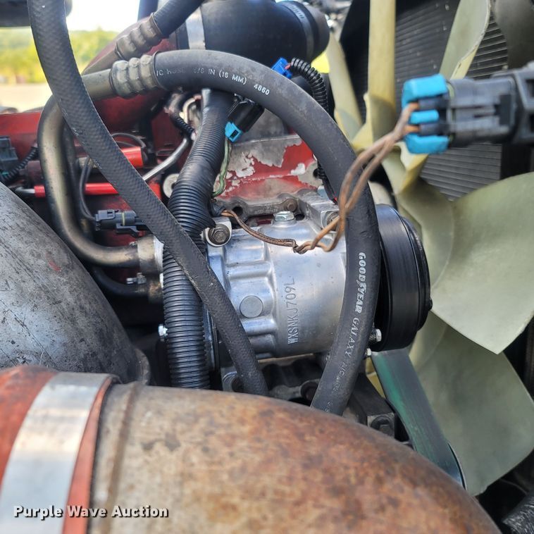 image for item LM9721 2005 International 5900i  semi truck