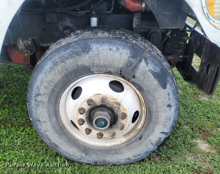 image for item LM9721 2005 International 5900i  semi truck