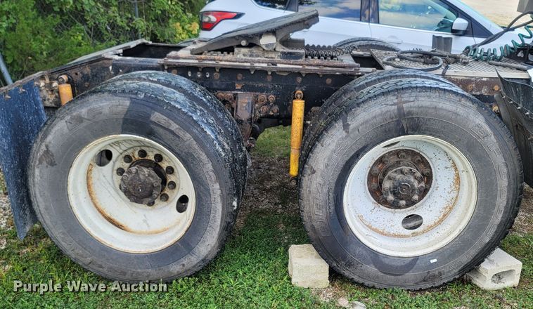 image for item LM9721 2005 International 5900i  semi truck