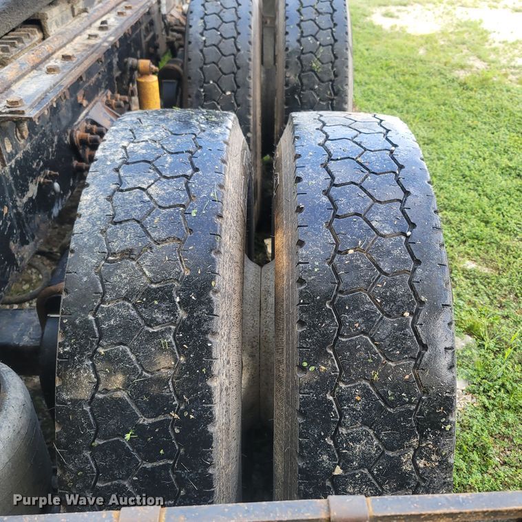 image for item LM9721 2005 International 5900i  semi truck