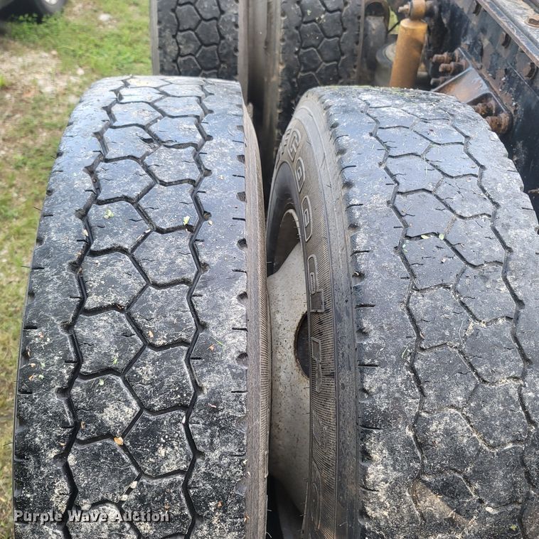 image for item LM9721 2005 International 5900i  semi truck