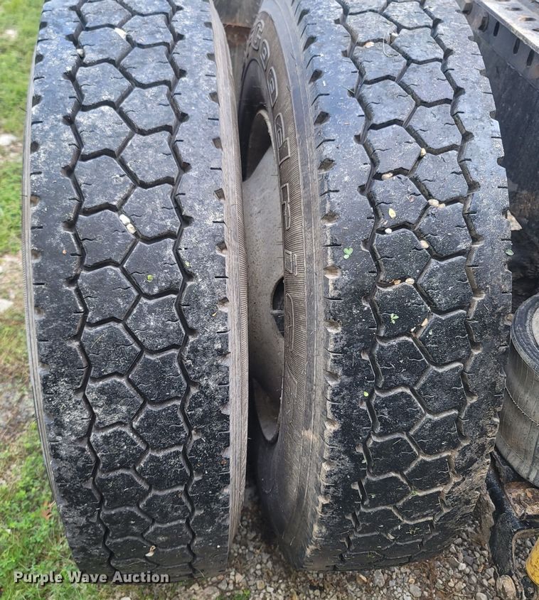 image for item LM9721 2005 International 5900i  semi truck