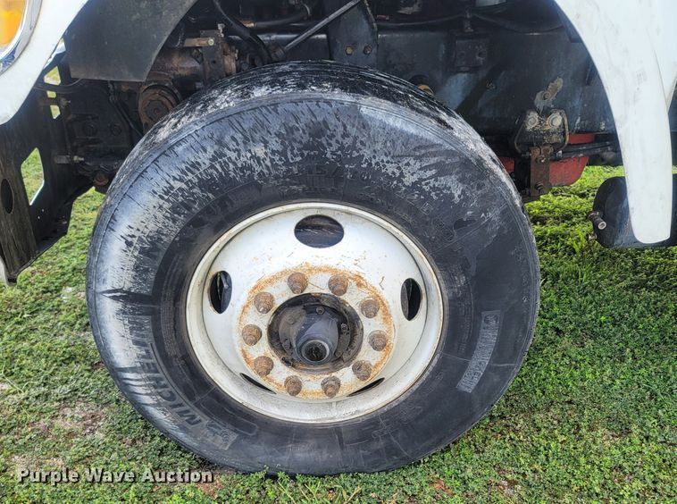 image for item LM9721 2005 International 5900i  semi truck