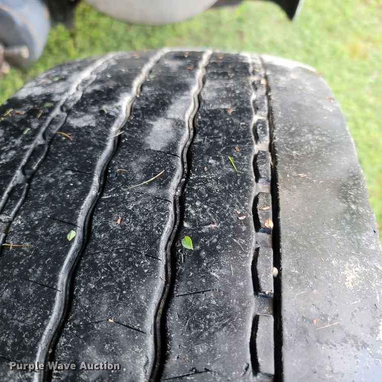 image for item LM9721 2005 International 5900i  semi truck