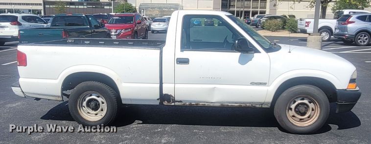 image for item LM9751 1998 Chevrolet S10  pickup truck