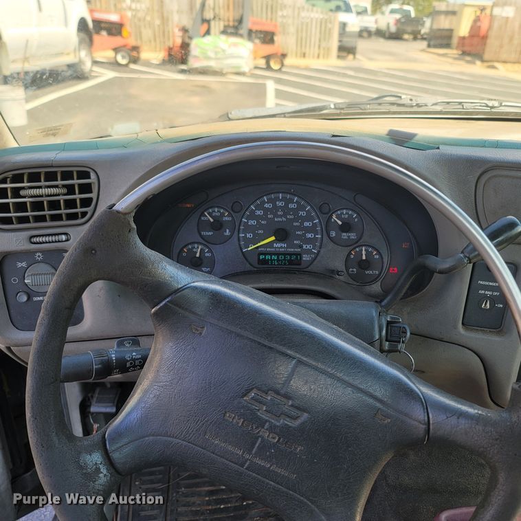 image for item LM9751 1998 Chevrolet S10  pickup truck