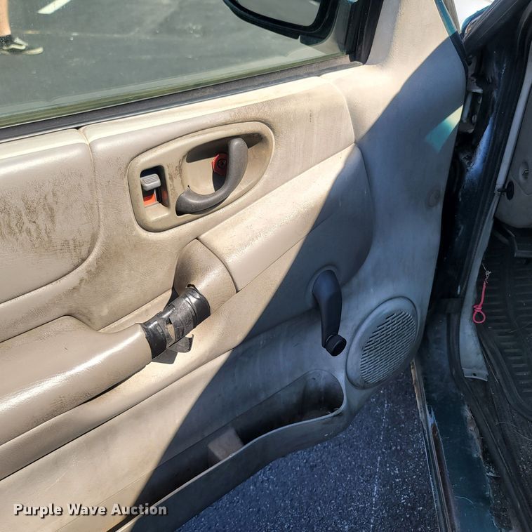 image for item LM9751 1998 Chevrolet S10  pickup truck