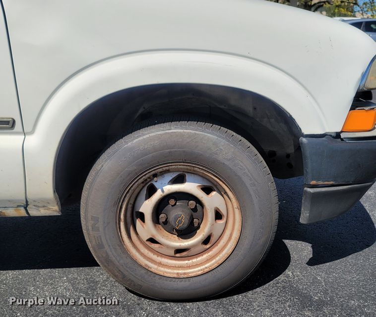 image for item LM9751 1998 Chevrolet S10  pickup truck