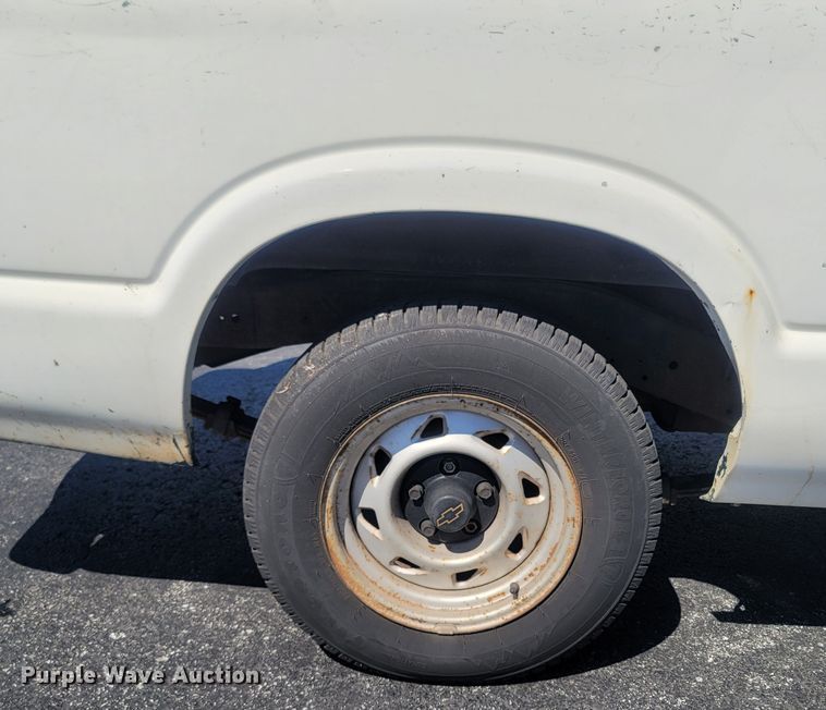 image for item LM9751 1998 Chevrolet S10  pickup truck