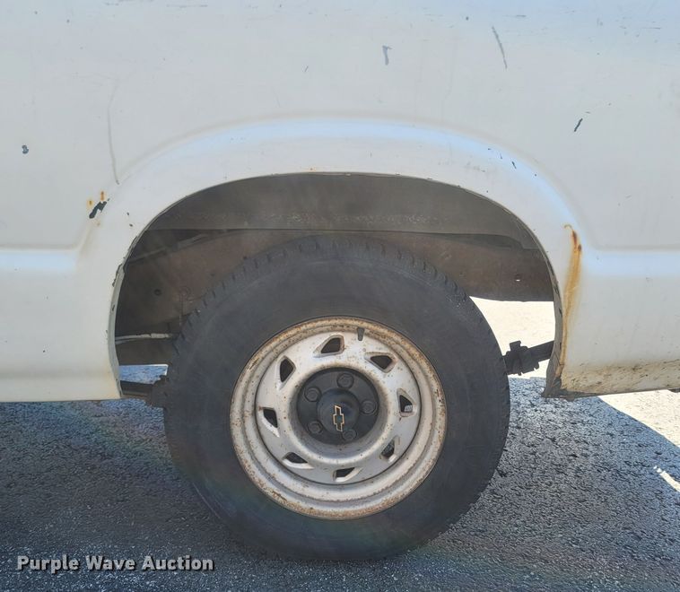 image for item LM9751 1998 Chevrolet S10  pickup truck