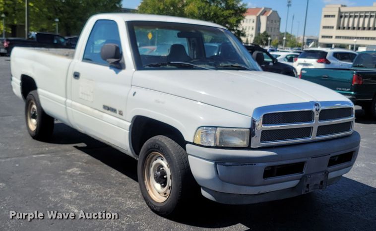 image for item LM9752 2000 Dodge Ram 1500  pickup truck