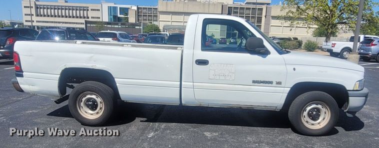 image for item LM9752 2000 Dodge Ram 1500  pickup truck