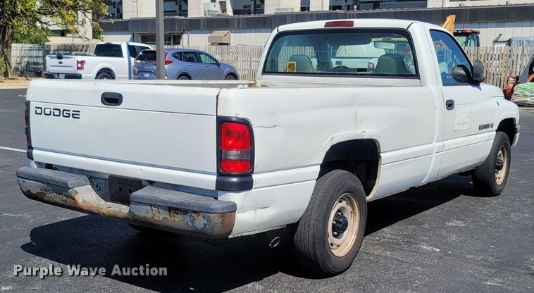 image for item LM9752 2000 Dodge Ram 1500  pickup truck