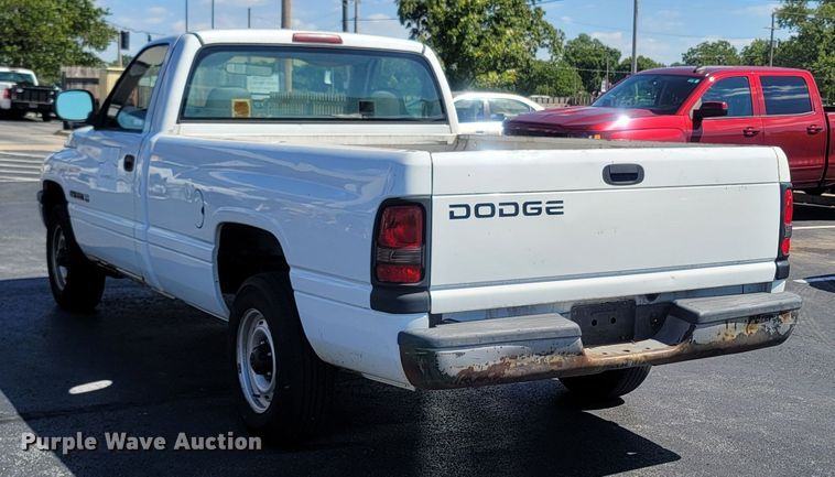 image for item LM9752 2000 Dodge Ram 1500  pickup truck
