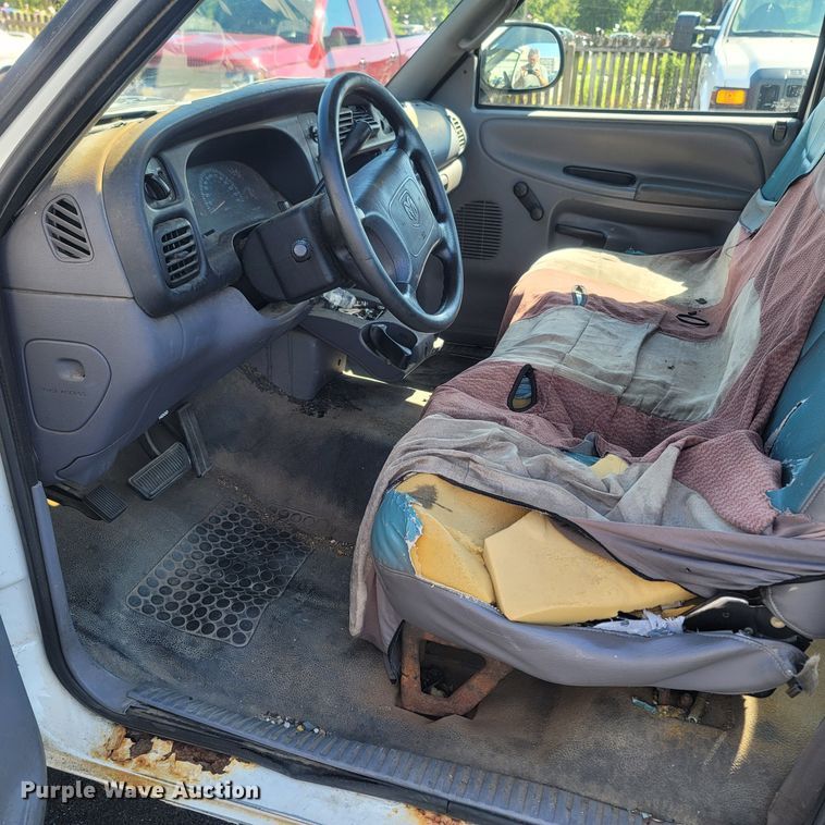 image for item LM9752 2000 Dodge Ram 1500  pickup truck