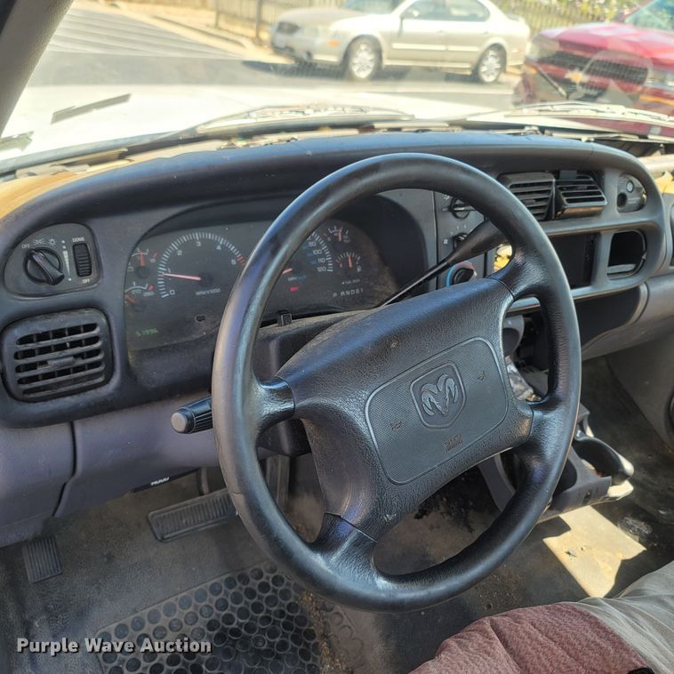 image for item LM9752 2000 Dodge Ram 1500  pickup truck