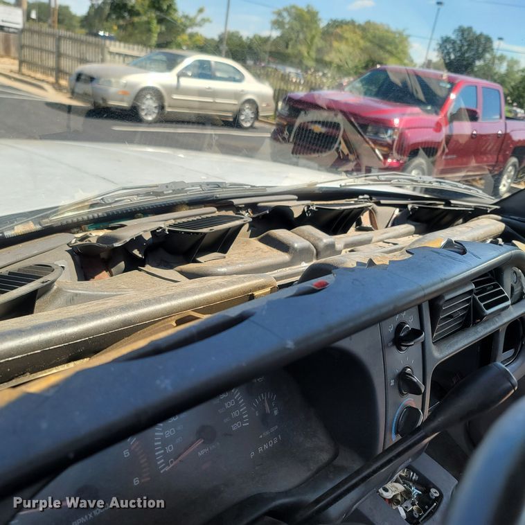 image for item LM9752 2000 Dodge Ram 1500  pickup truck