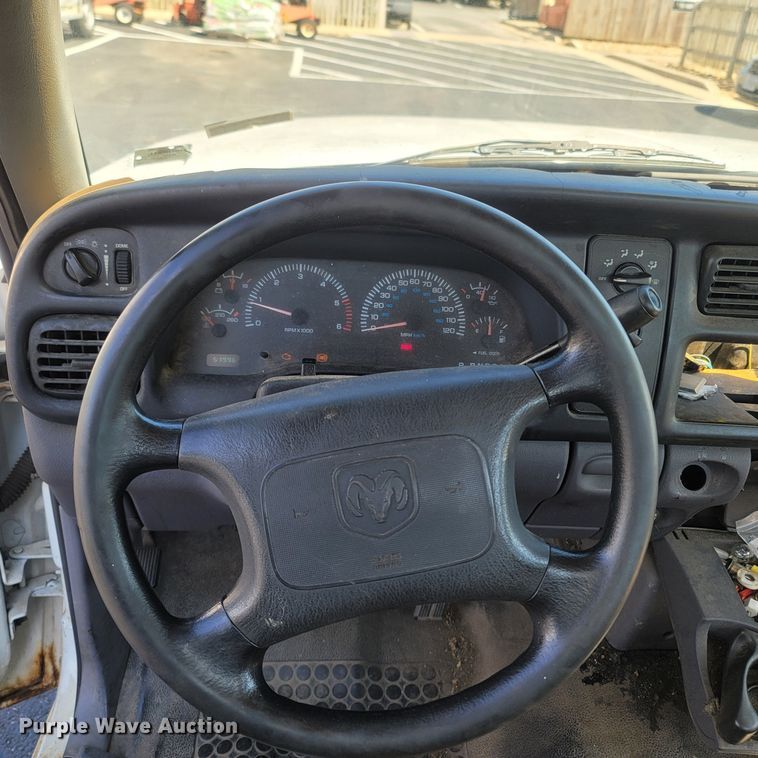 image for item LM9752 2000 Dodge Ram 1500  pickup truck