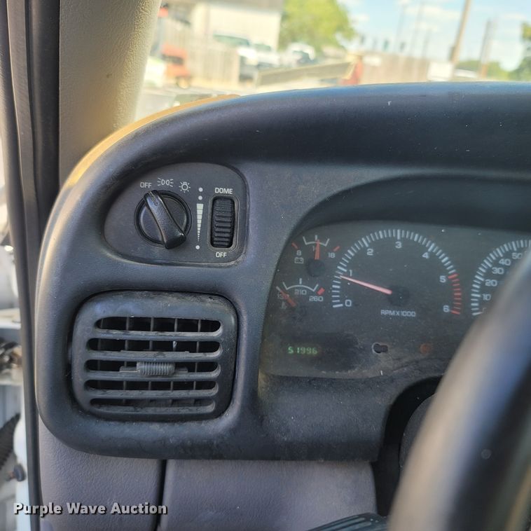 image for item LM9752 2000 Dodge Ram 1500  pickup truck