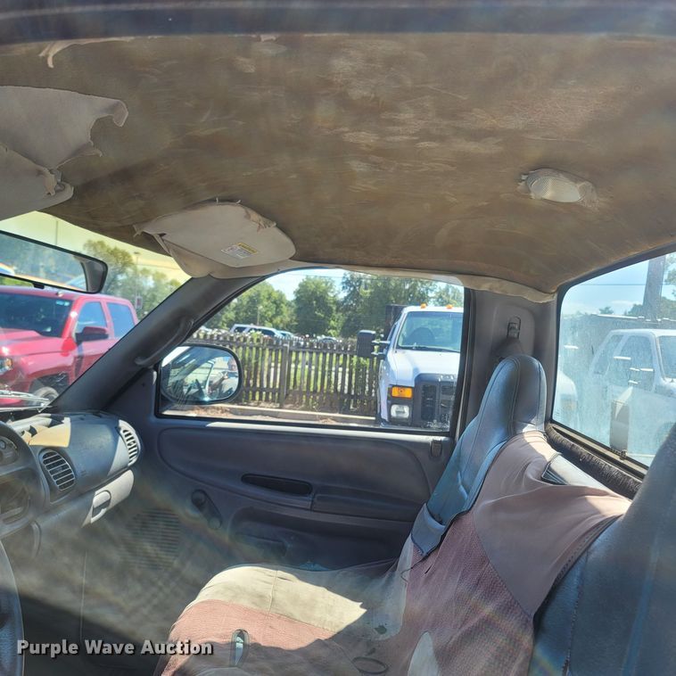 image for item LM9752 2000 Dodge Ram 1500  pickup truck