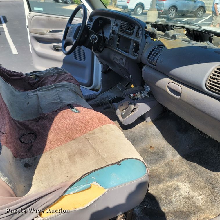 image for item LM9752 2000 Dodge Ram 1500  pickup truck