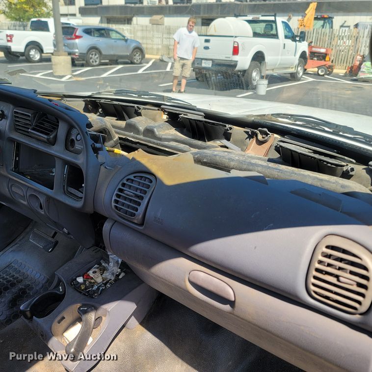 image for item LM9752 2000 Dodge Ram 1500  pickup truck