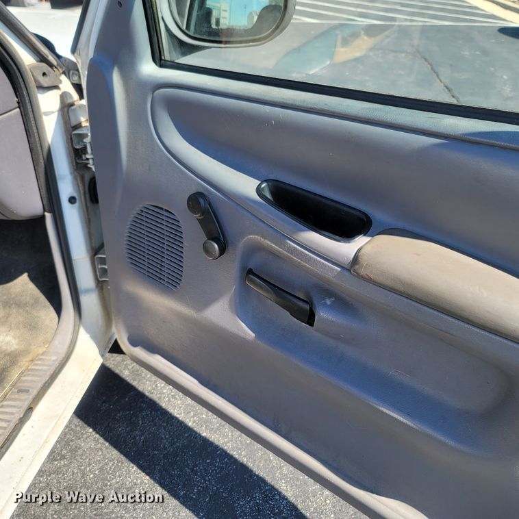 image for item LM9752 2000 Dodge Ram 1500  pickup truck