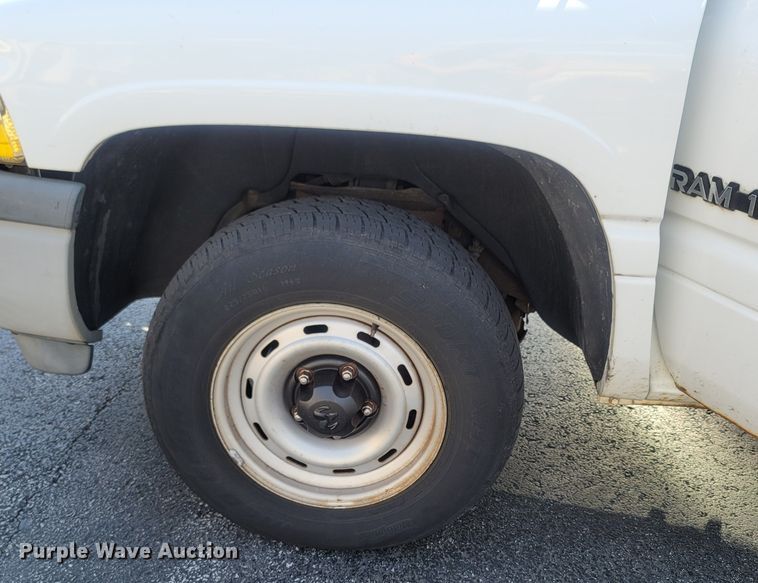 image for item LM9752 2000 Dodge Ram 1500  pickup truck