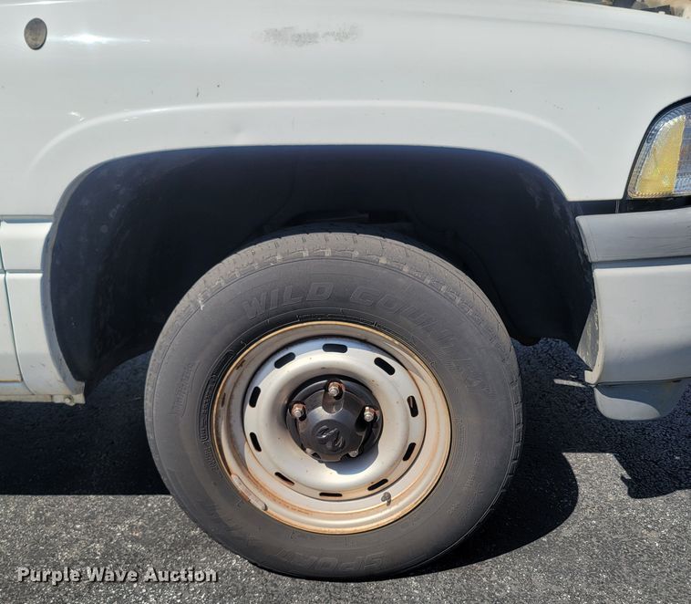 image for item LM9752 2000 Dodge Ram 1500  pickup truck