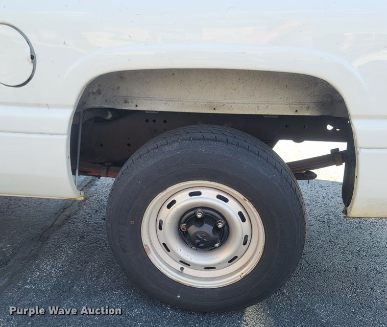 image for item LM9752 2000 Dodge Ram 1500  pickup truck