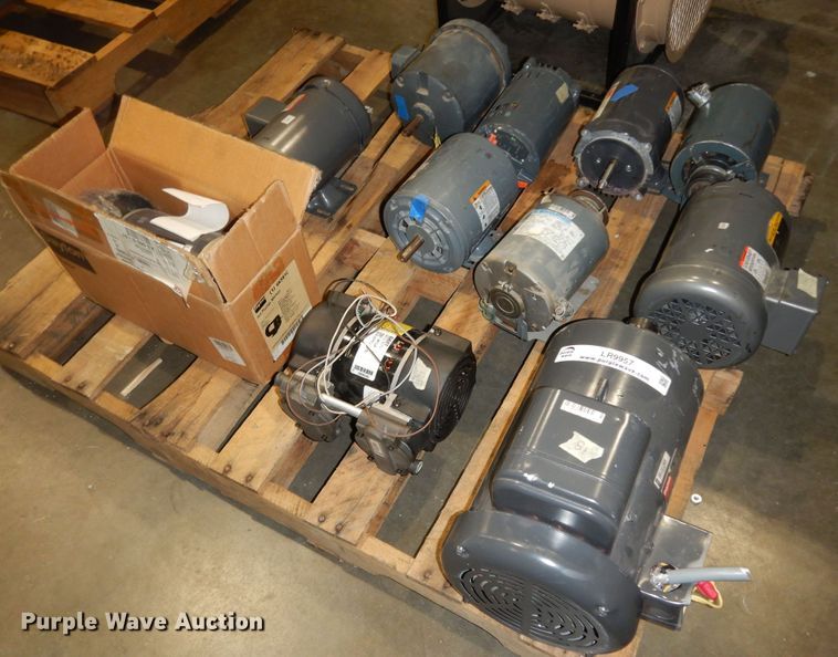 (11) electric motors in Manhattan, KS Item LR9957 sold Purple Wave
