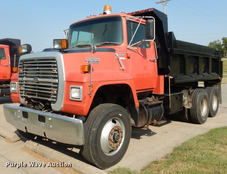 image for item LS9003 1989 Ford LNT8000  dump truck